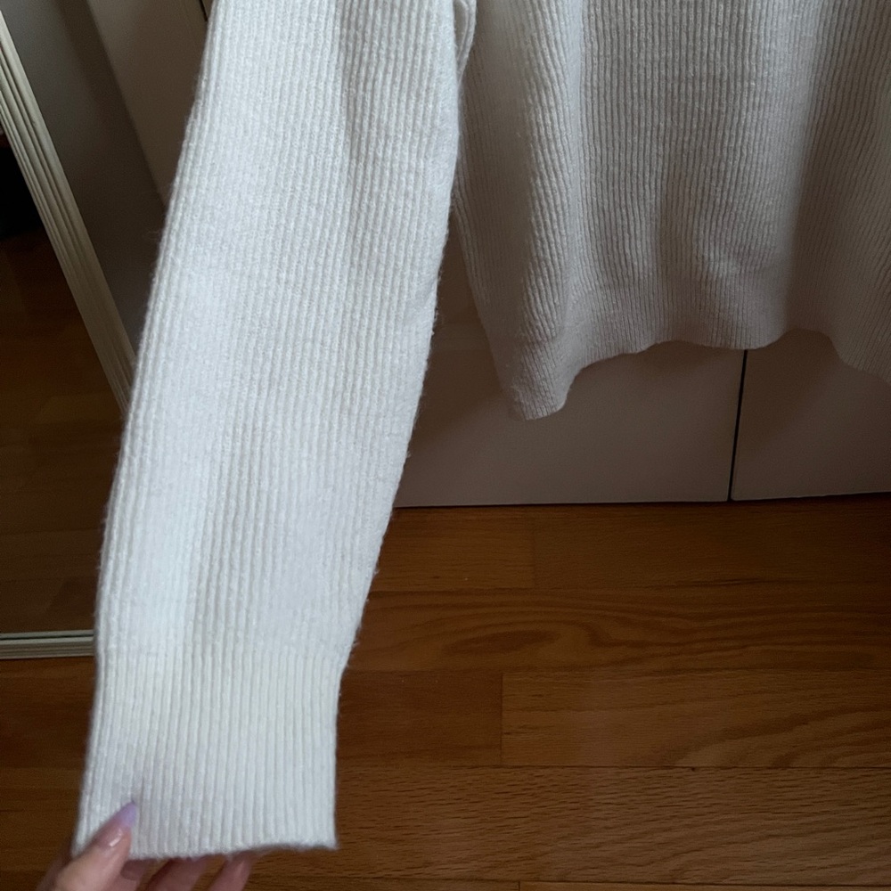 Cozy White Ribbed Sweater - Picture 3 of 5